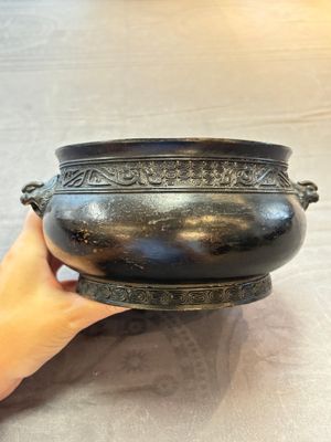 A Chinese bronze censer with 'tianji' handles and kuilong design, Xuande mark, 18/19th C. — 照片 1