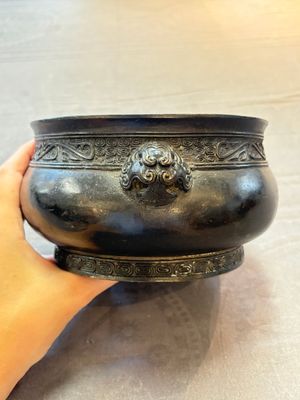 A Chinese bronze censer with 'tianji' handles and kuilong design, Xuande mark, 18/19th C. — 照片 2