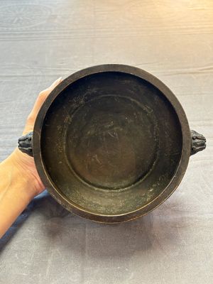 A Chinese bronze censer with 'tianji' handles and kuilong design, Xuande mark, 18/19th C. — 照片 5
