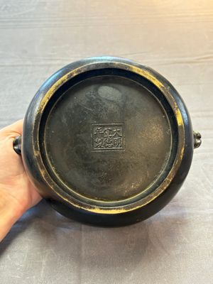 A Chinese bronze censer with 'tianji' handles and kuilong design, Xuande mark, 18/19th C. — 照片 6