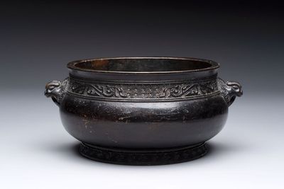 A Chinese bronze censer with 'tianji' handles and kuilong design, Xuande mark, 18/19th C.