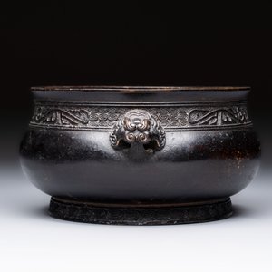 A Chinese bronze censer with 'tianji' handles and kuilong design, Xuande mark, 18/19th C. — 照片 5