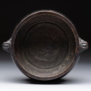 A Chinese bronze censer with 'tianji' handles and kuilong design, Xuande mark, 18/19th C. — 照片 6