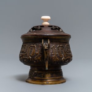 A Chinese bronze censer with wooden cover, Xuande mark, 19th C. — 照片 3