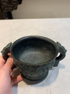 A Chinese bronze censer with Xuande mark and an archaistic vessel, 18/19th C. — photo 15