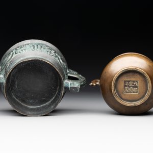 A Chinese bronze censer with Xuande mark and an archaistic vessel, 18/19th C. — photo 7