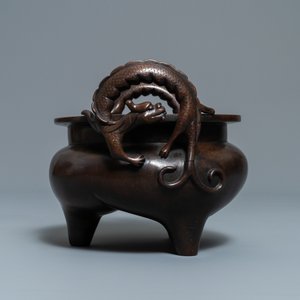 A Chinese bronze chilong-handled tripod censer, seal mark, 17/18th C. — photo 3