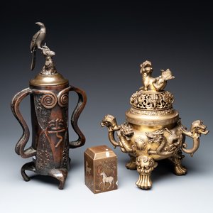 A Chinese bronze covered censer, a seal and a Japanese bronze covered censer, Xuande mark, 20th C. — 照片 1