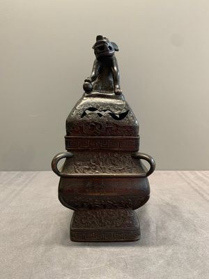 A Chinese bronze covered censer and a tripod censer, Ming/Qing — photo 1