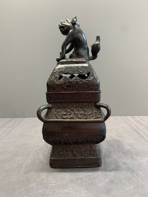 A Chinese bronze covered censer and a tripod censer, Ming/Qing — photo 2