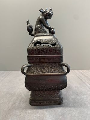 A Chinese bronze covered censer and a tripod censer, Ming/Qing — photo 4