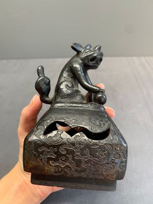 A Chinese bronze covered censer and a tripod censer, Ming/Qing — photo 5