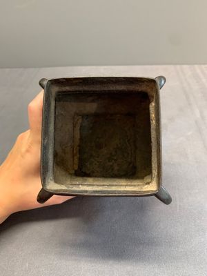 A Chinese bronze covered censer and a tripod censer, Ming/Qing — photo 7