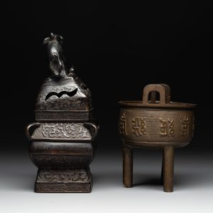 A Chinese bronze covered censer and a tripod censer, Ming/Qing — photo 4