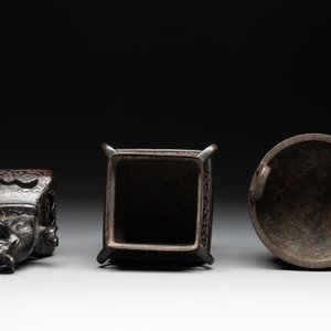 A Chinese bronze covered censer and a tripod censer, Ming/Qing — photo 5