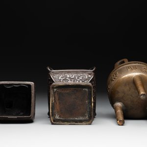 A Chinese bronze covered censer and a tripod censer, Ming/Qing — photo 6