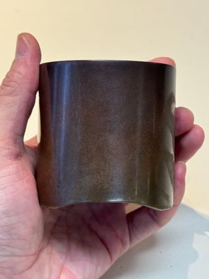 A Chinese bronze cylindric tripod censer, Guiyou 癸酉 mark, 17/18th C. — photo 2