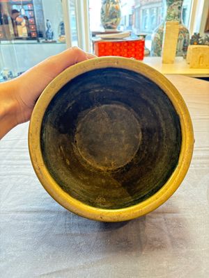 A Chinese bronze cylindrical censer with relief dragon design, Xuande mark, 18/19th C. — photo 5
