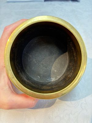 A Chinese bronze cylindrical tripod censer, Xuande mark, 18th C. — photo 7