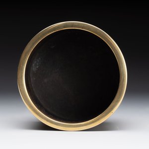 A Chinese bronze cylindrical tripod censer, Xuande mark, 18th C. — photo 4