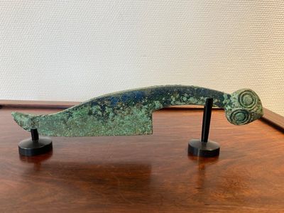 A Chinese bronze dagger with serpent heads, Warring States Period — 照片 2