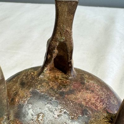 A Chinese bronze tripod vessel, — foto 9