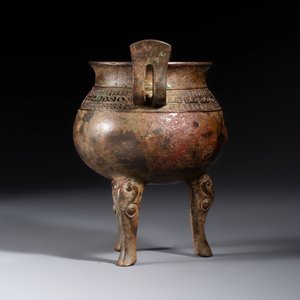 A Chinese bronze tripod vessel, — foto 5