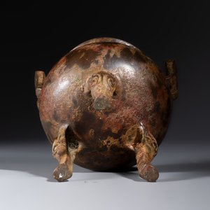A Chinese bronze tripod vessel, — foto 7