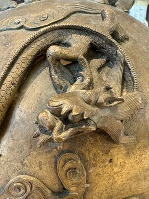 A Chinese bronze 'dragon' bell, 19th C. — photo 14