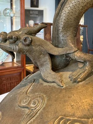 A Chinese bronze 'dragon' bell, 19th C. — photo 15