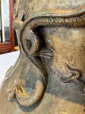 A Chinese bronze 'dragon' bell, 19th C. — photo 18