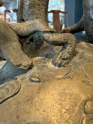 A Chinese bronze 'dragon' bell, 19th C. — photo 3