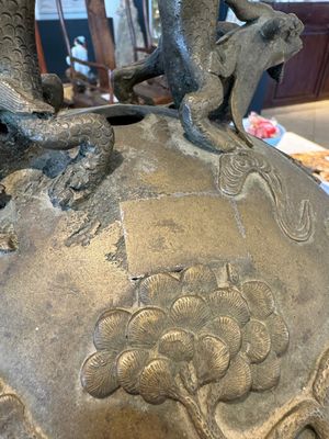 A Chinese bronze 'dragon' bell, 19th C. — photo 4