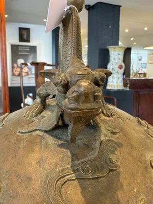 A Chinese bronze 'dragon' bell, 19th C. — photo 9