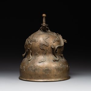 A Chinese bronze 'dragon' bell, 19th C. — photo 4