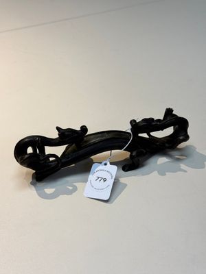 A Chinese bronze 'dragon' brush rest, Song/Yuan — photo 1