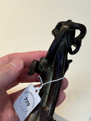 A Chinese bronze 'dragon' brush rest, Song/Yuan — photo 11