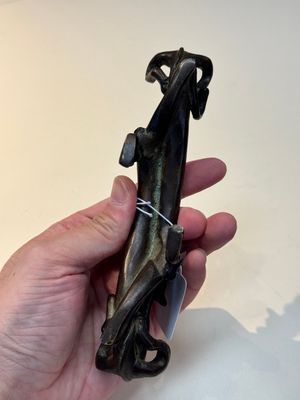 A Chinese bronze 'dragon' brush rest, Song/Yuan — photo 5