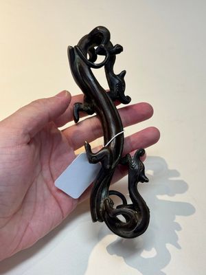 A Chinese bronze 'dragon' brush rest, Song/Yuan — photo 6