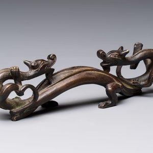A Chinese bronze 'dragon' brush rest, Song/Yuan — photo 2