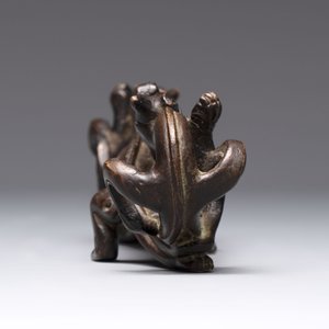 A Chinese bronze 'dragon' brush rest, Song/Yuan — photo 5