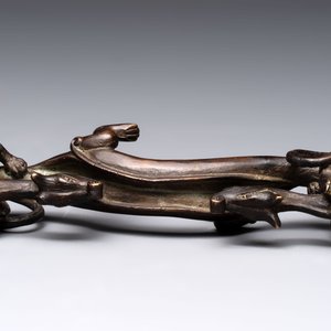 A Chinese bronze 'dragon' brush rest, Song/Yuan — photo 6