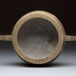 A Chinese bronze 'Dragon' censer, Xuande mark, 19th C. — 照片 5