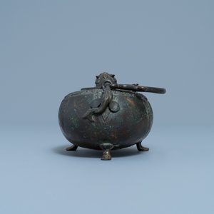 A Chinese bronze dragon-shaped ewer, Qing — 照片 3
