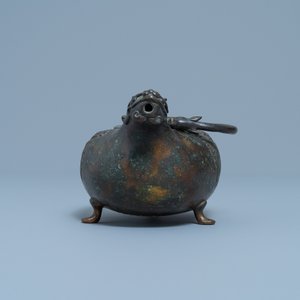 A Chinese bronze dragon-shaped ewer, Qing — 照片 5