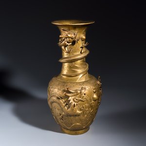 A Chinese bronze ' Drangons' vase — photo 1