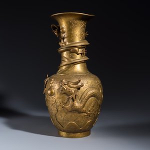 A Chinese bronze ' Drangons' vase — photo 3