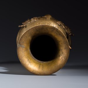 A Chinese bronze ' Drangons' vase — photo 6
