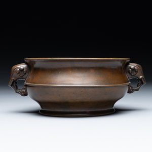 A Chinese bronze elephant-head-handled censer, Wan Shou Wu Jiang 萬壽無疆 mark, 19th C. — 照片 4