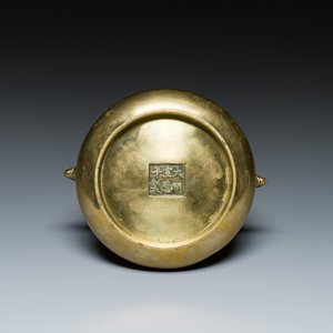 A Chinese bronze elephant-head-handled censer, Xuande mark, Kangxi/Qianlong — photo 7